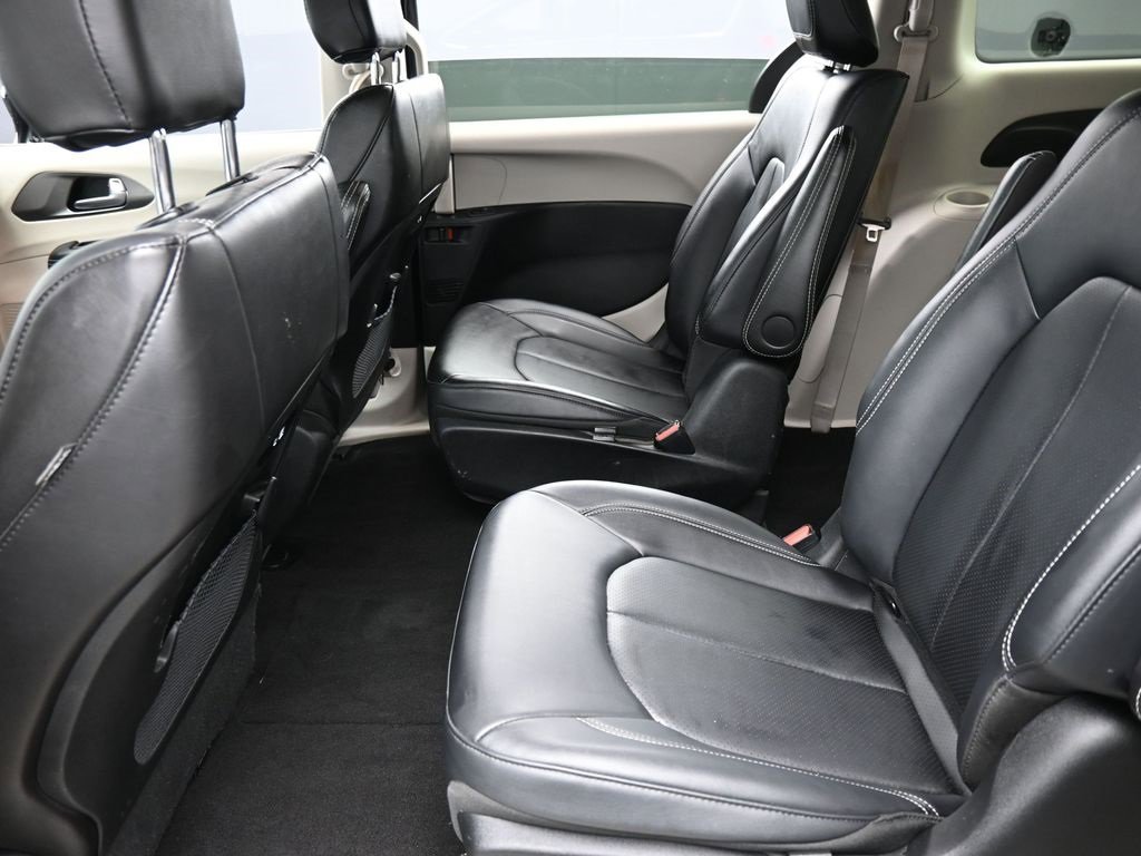 Certified 2024 Chrysler Pacifica Select image 12