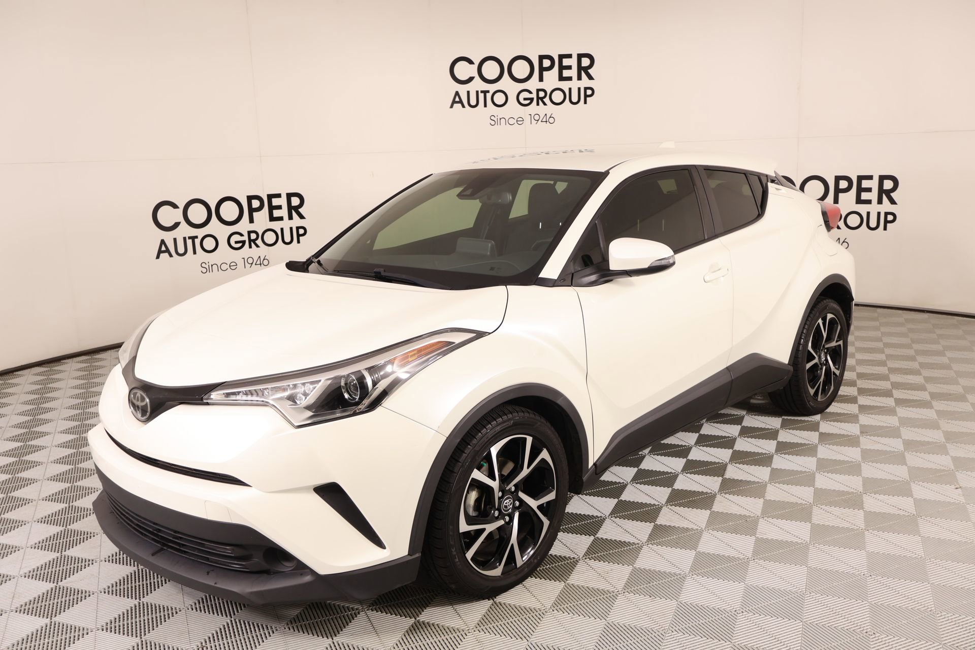 Used 2019 Toyota C-HR XLE FWD image 9