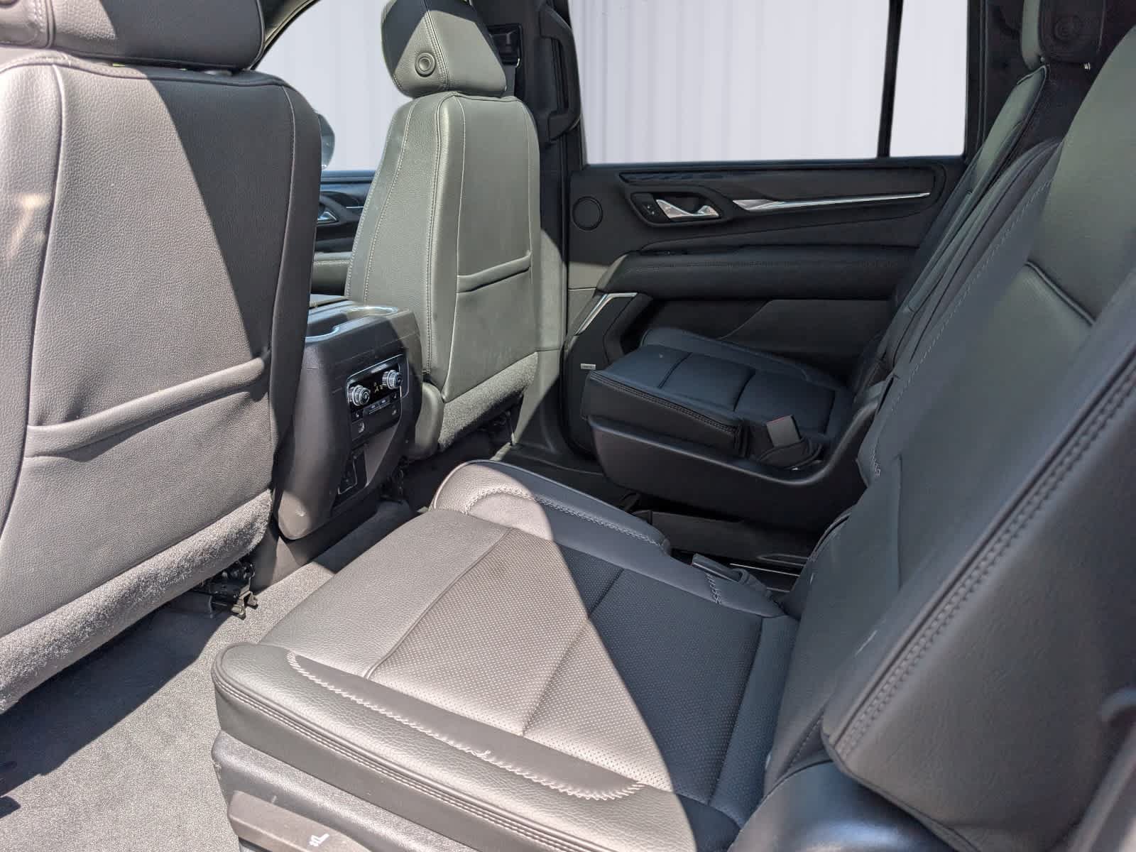 Certified 2022 GMC Yukon XL Denali w/ Denali Premium Package AWD/4WD image 17