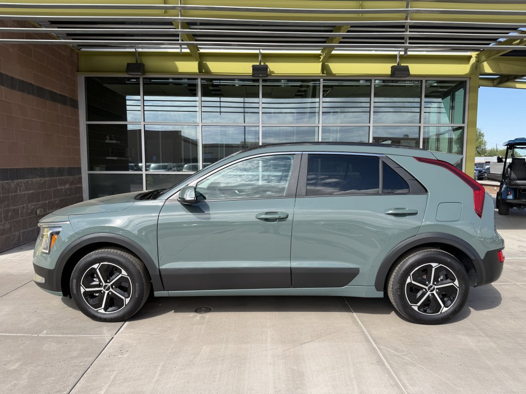 Used 2024 Kia Niro EX FWD image 7
