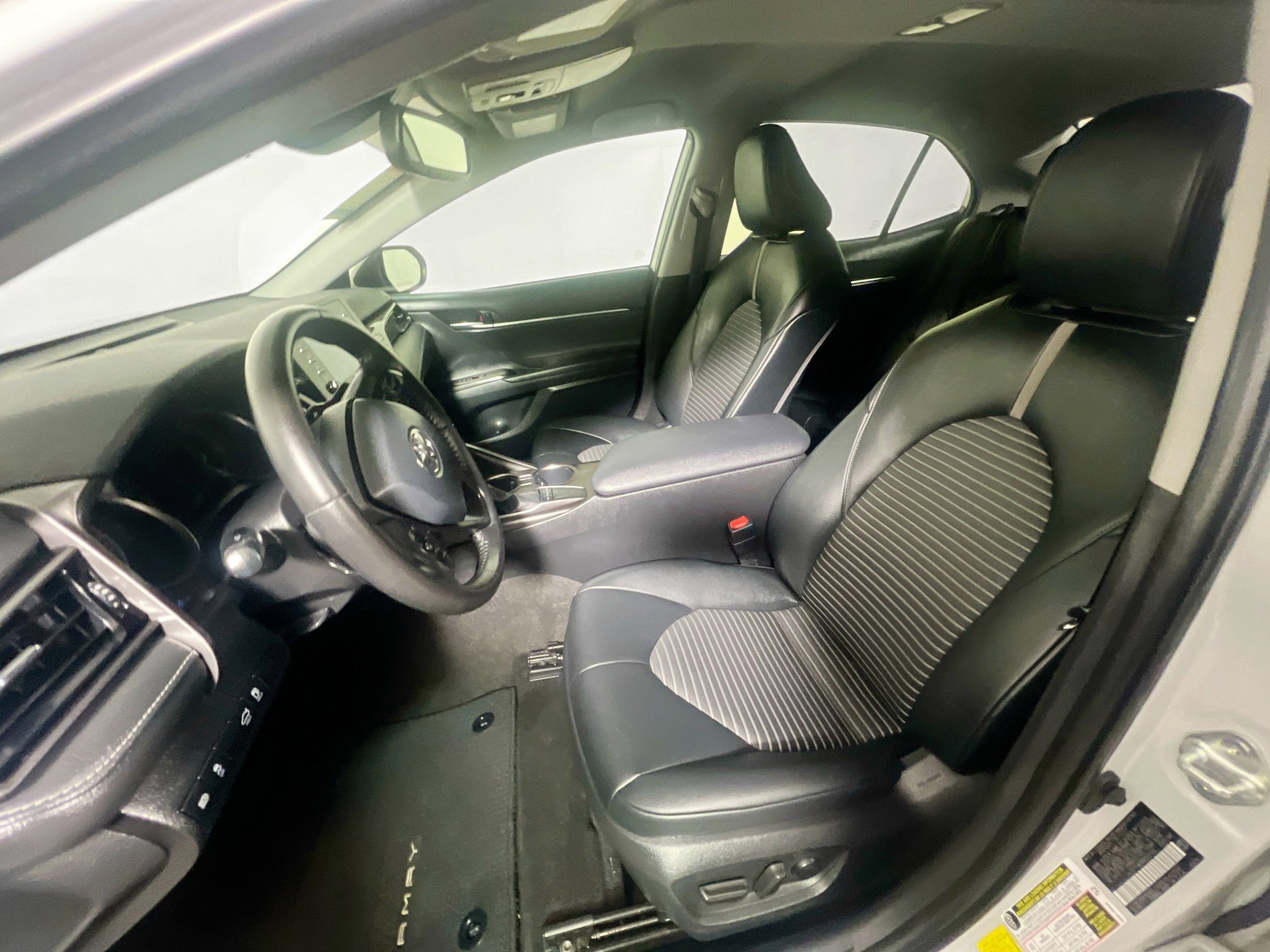 Used 2022 Toyota Camry SE image 14