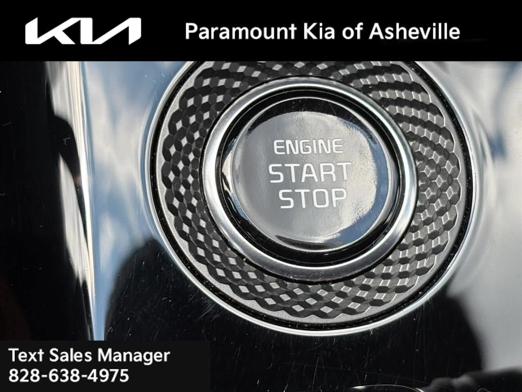Certified 2025 Kia Niro FWD image 14