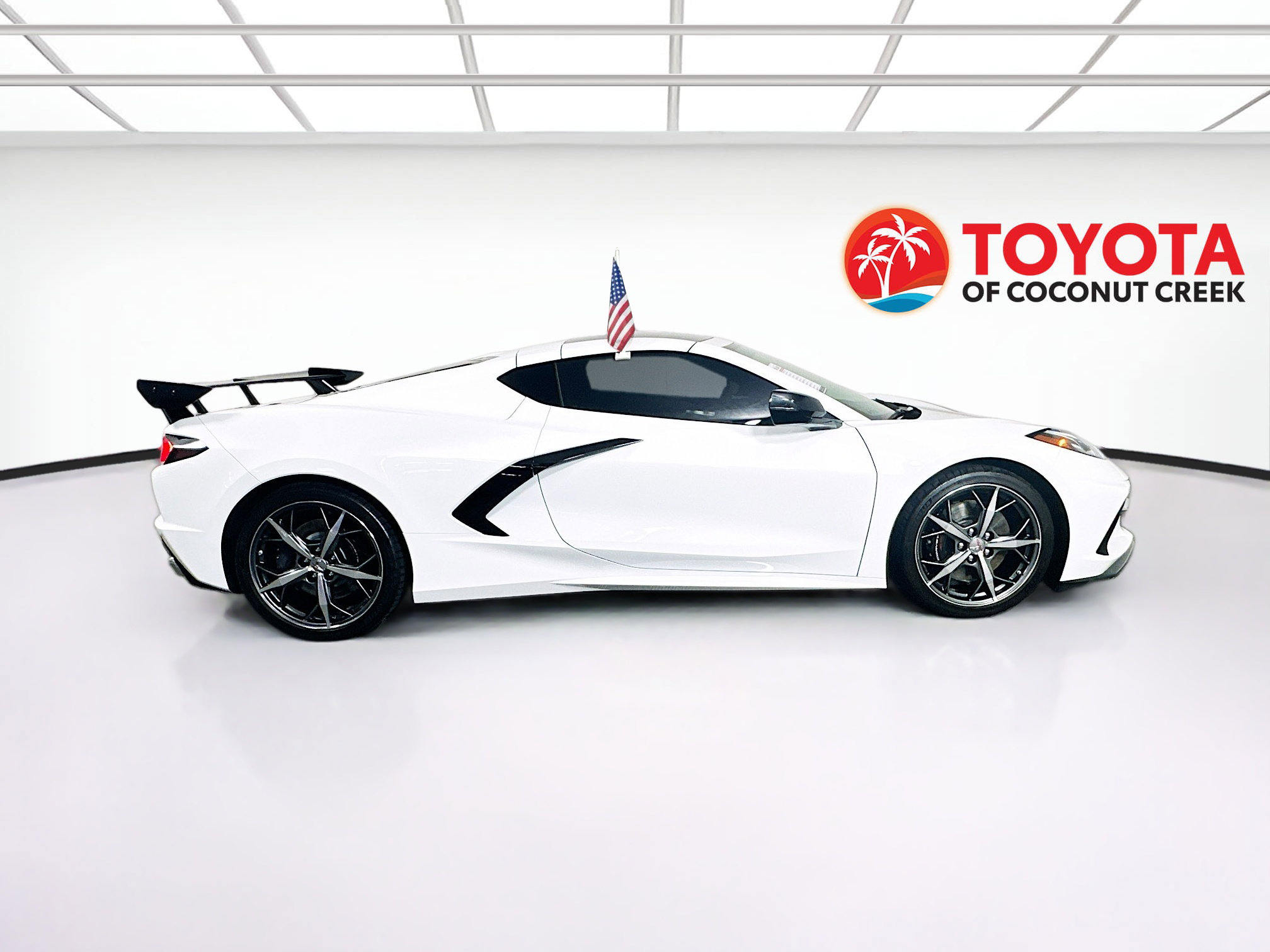 Used 2022 Chevrolet Corvette Stingray Premium Cpe w/ Z51 Performance Package RWD image 2