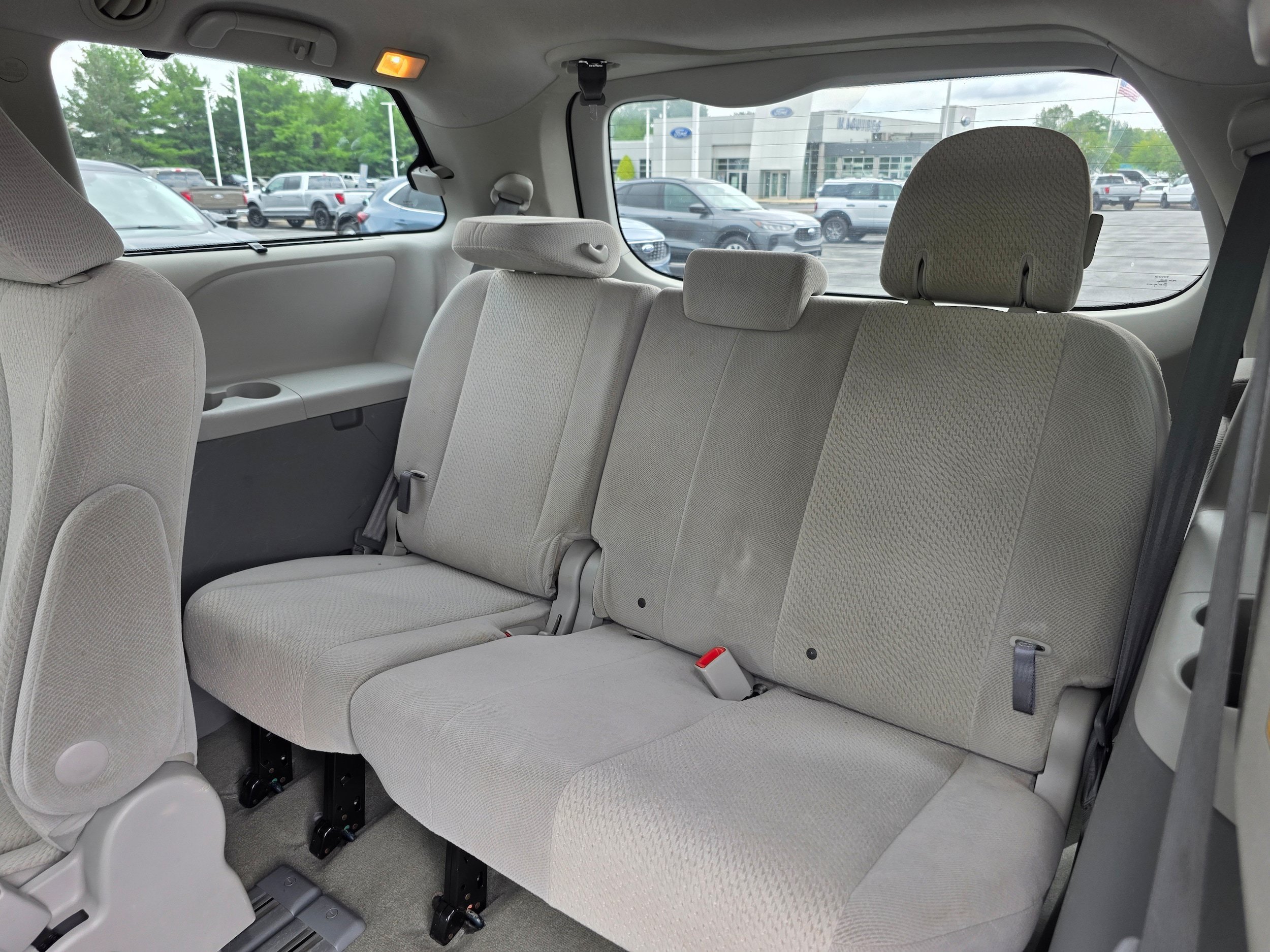 Used 2012 Toyota Sienna LE w/ Towing Pkg FWD image 10