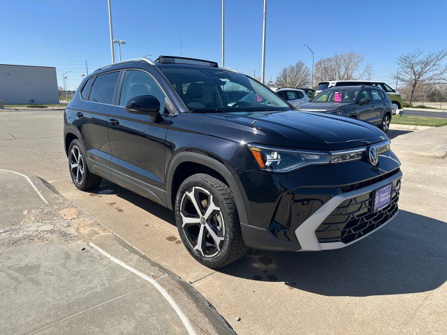 New 2025 Volkswagen Taos SEL image 5