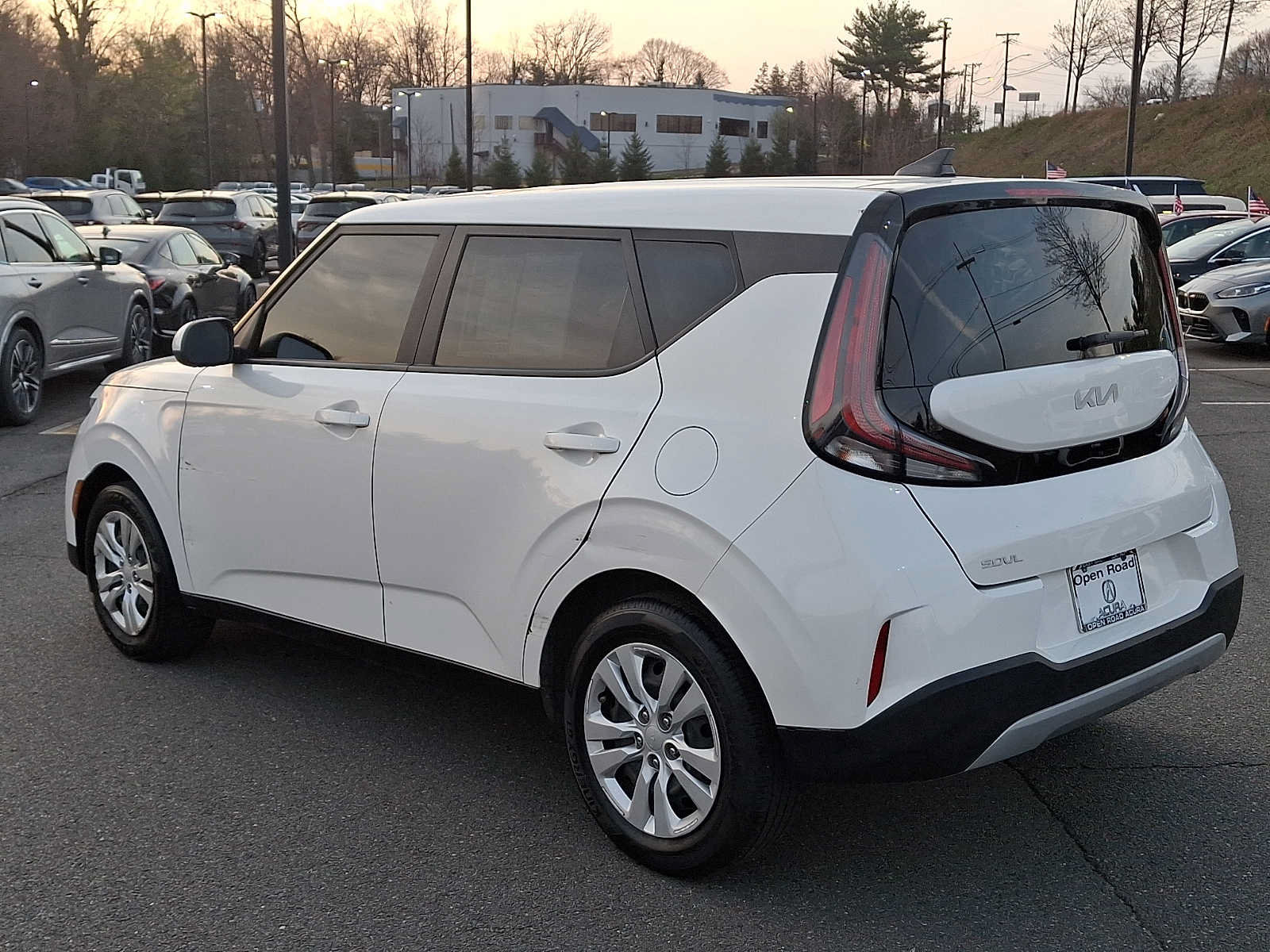 Used 2023 Kia Soul LX FWD image 4