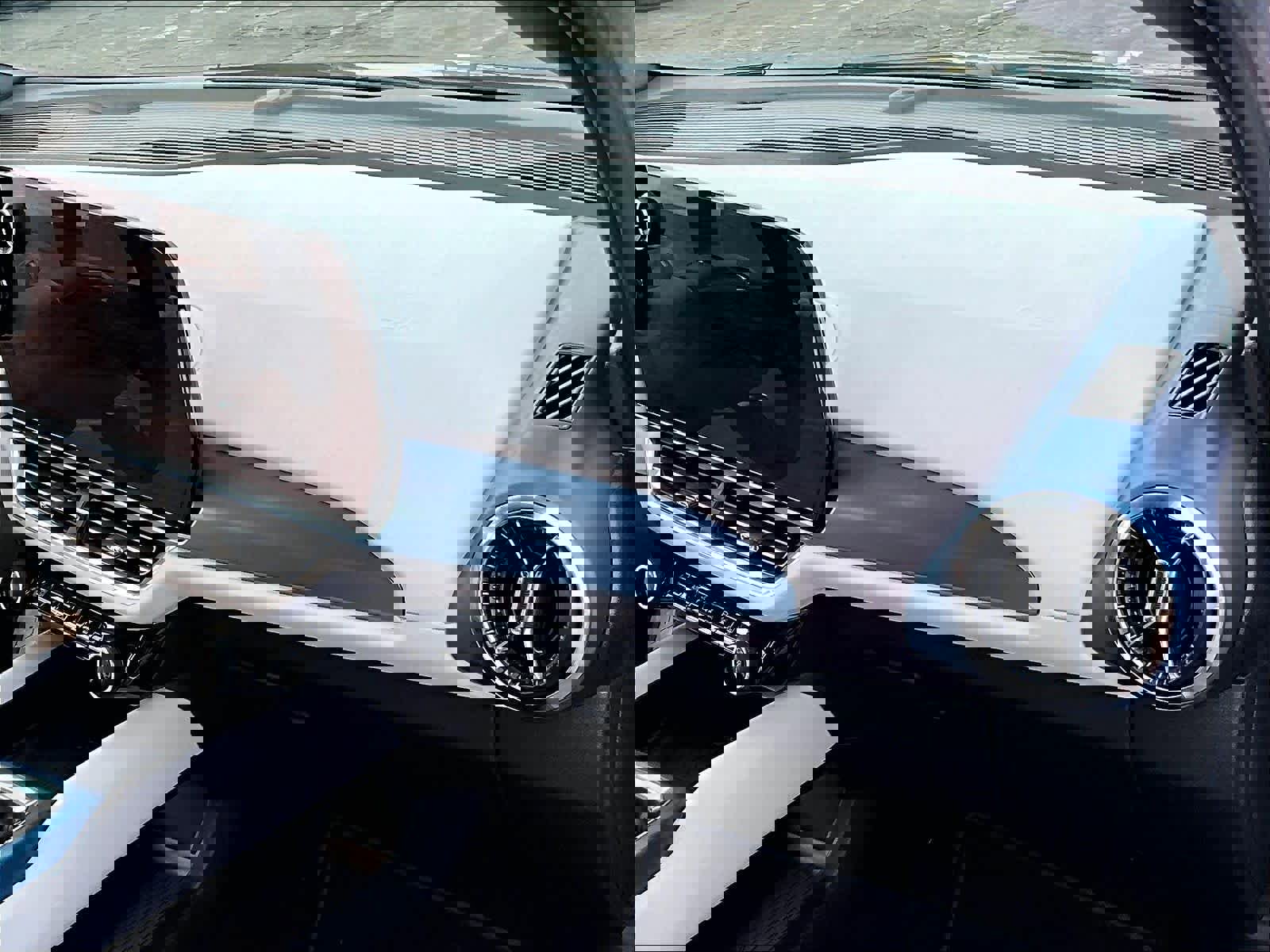 Used 2025 Chevrolet Equinox EV LT image 13