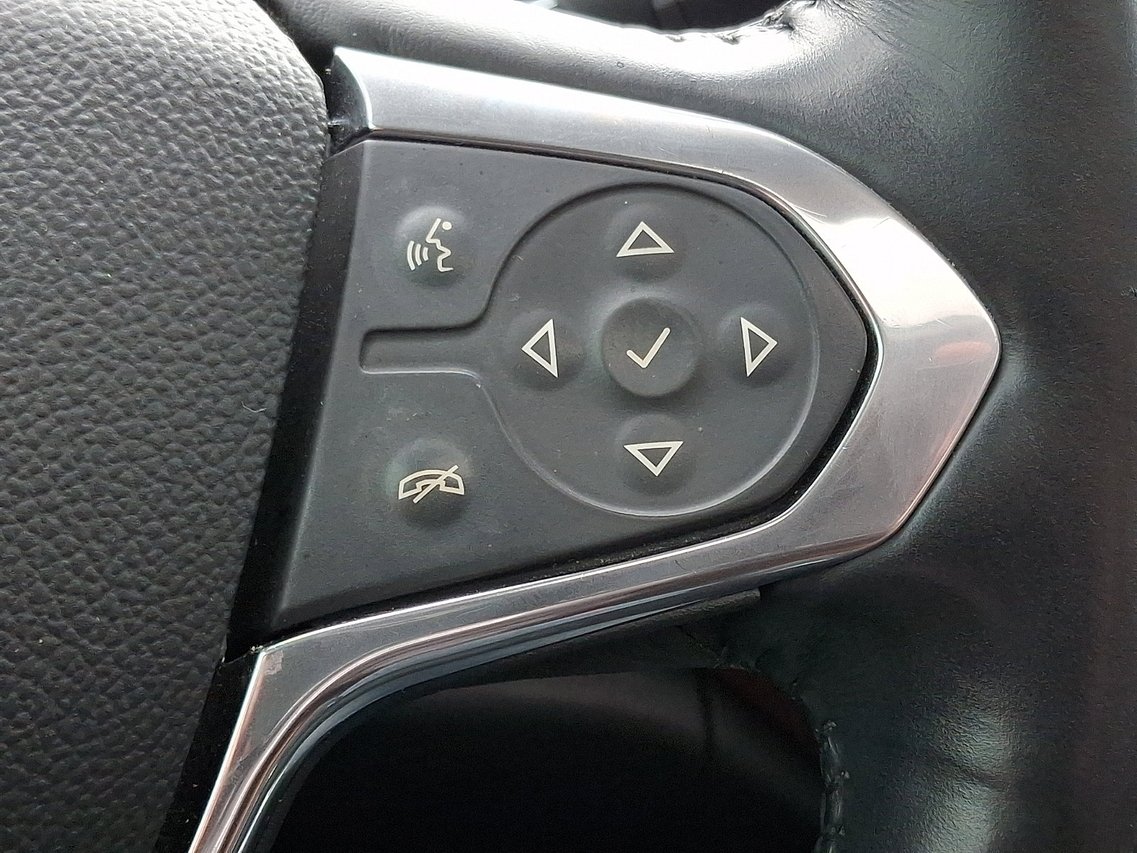 Used 2018 Chevrolet Traverse High Country image 24