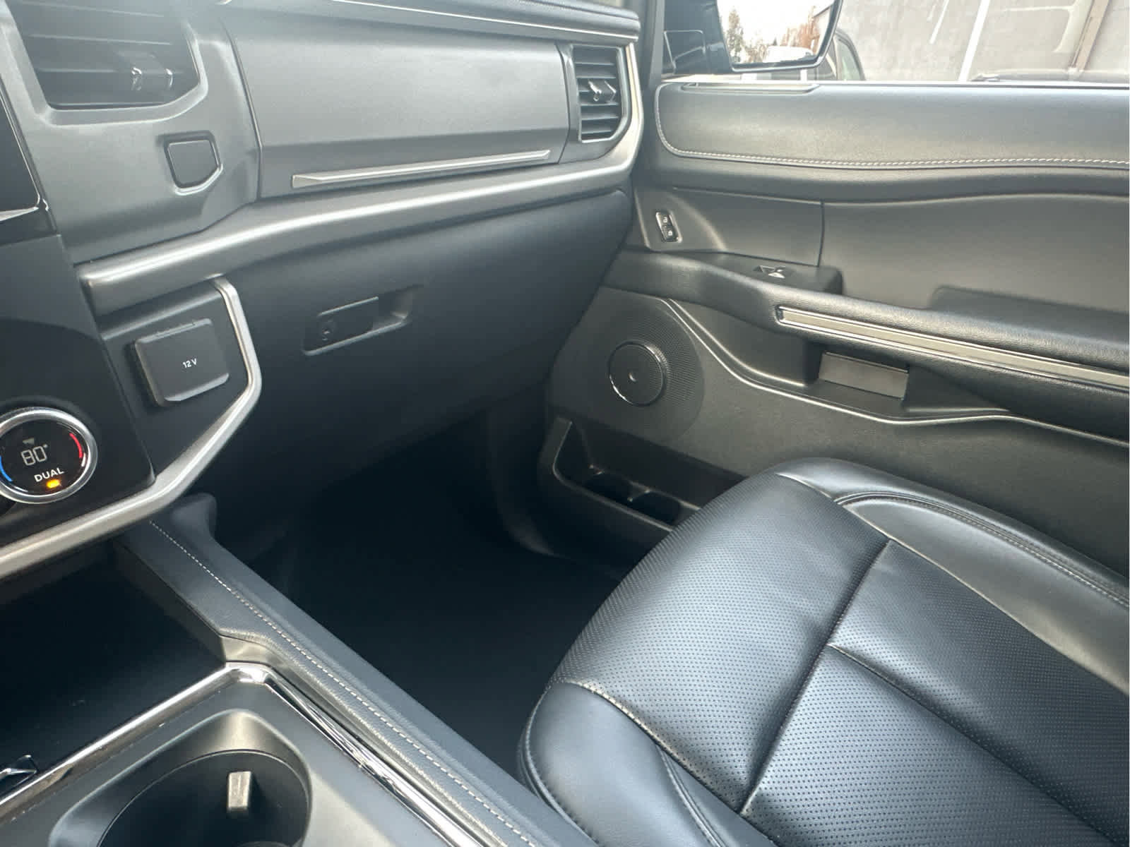 Used 2024 Ford Expedition XLT image 14