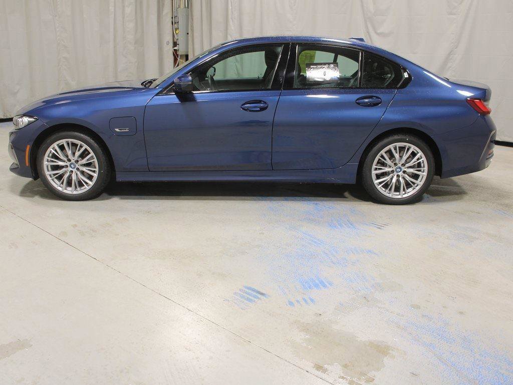 Certified 2023 BMW 330e xDrive w/ Premium Package image 5