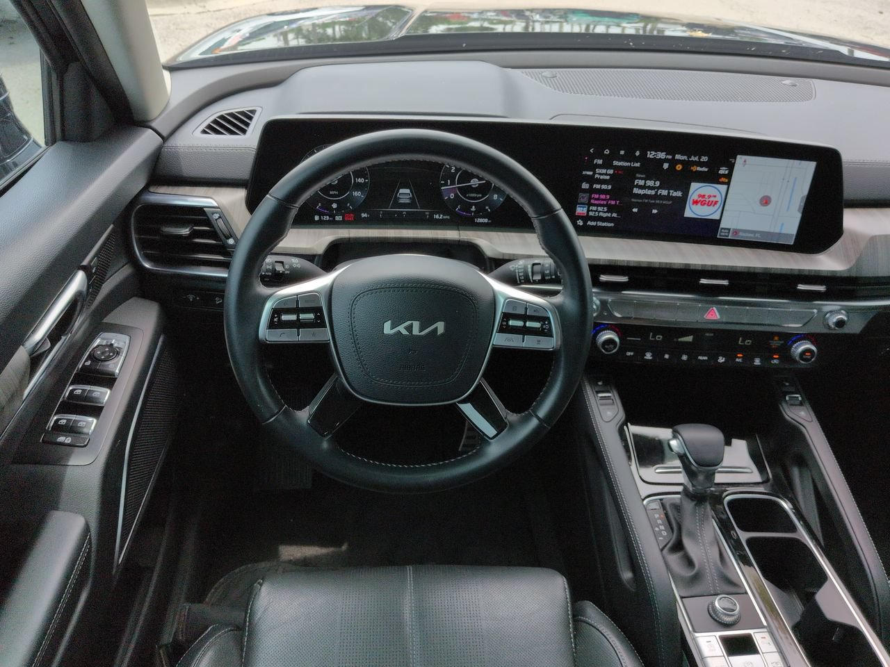 Used 2025 Kia Telluride SX FWD image 16