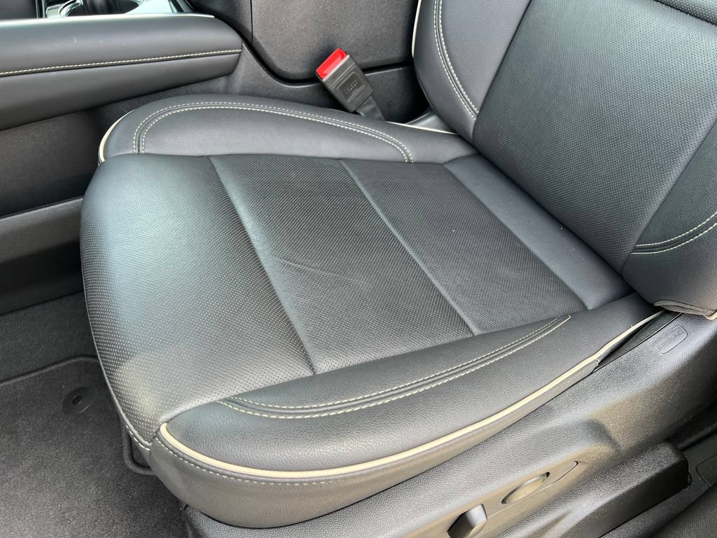 Used 2025 Chevrolet Suburban Premier AWD/4WD image 14
