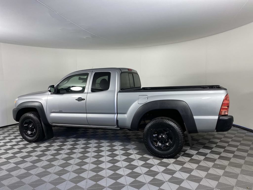 Used 2015 Toyota Tacoma 4x4 Access Cab w/ Convenience Package image 5