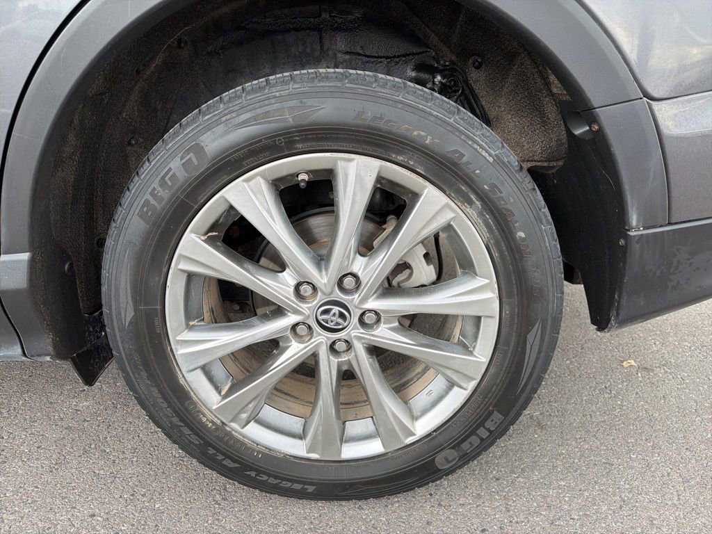 Used 2017 Toyota RAV4 Limited image 27