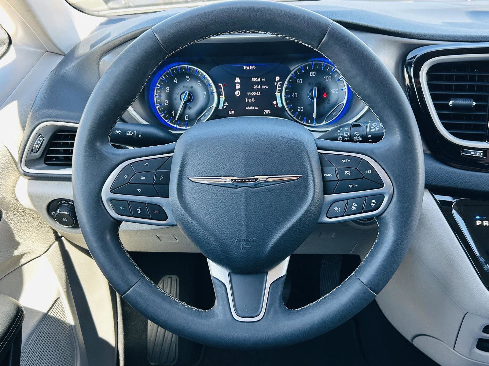 Used 2022 Chrysler Pacifica Touring-L FWD image 15