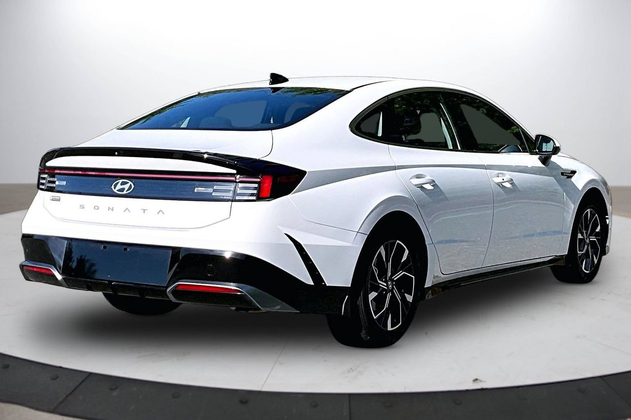 Used 2025 Hyundai Sonata SEL FWD image 9