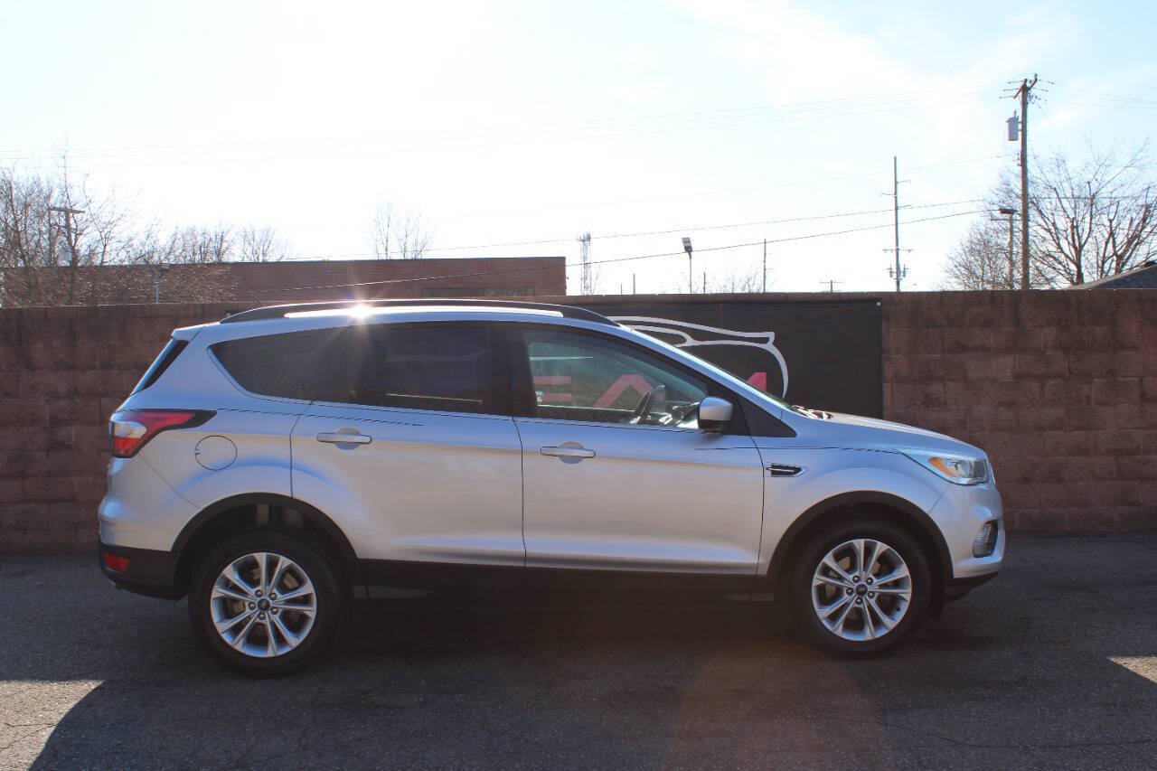 Used 2017 Ford Escape SE w/ Equipment Group 201A FWD image 5