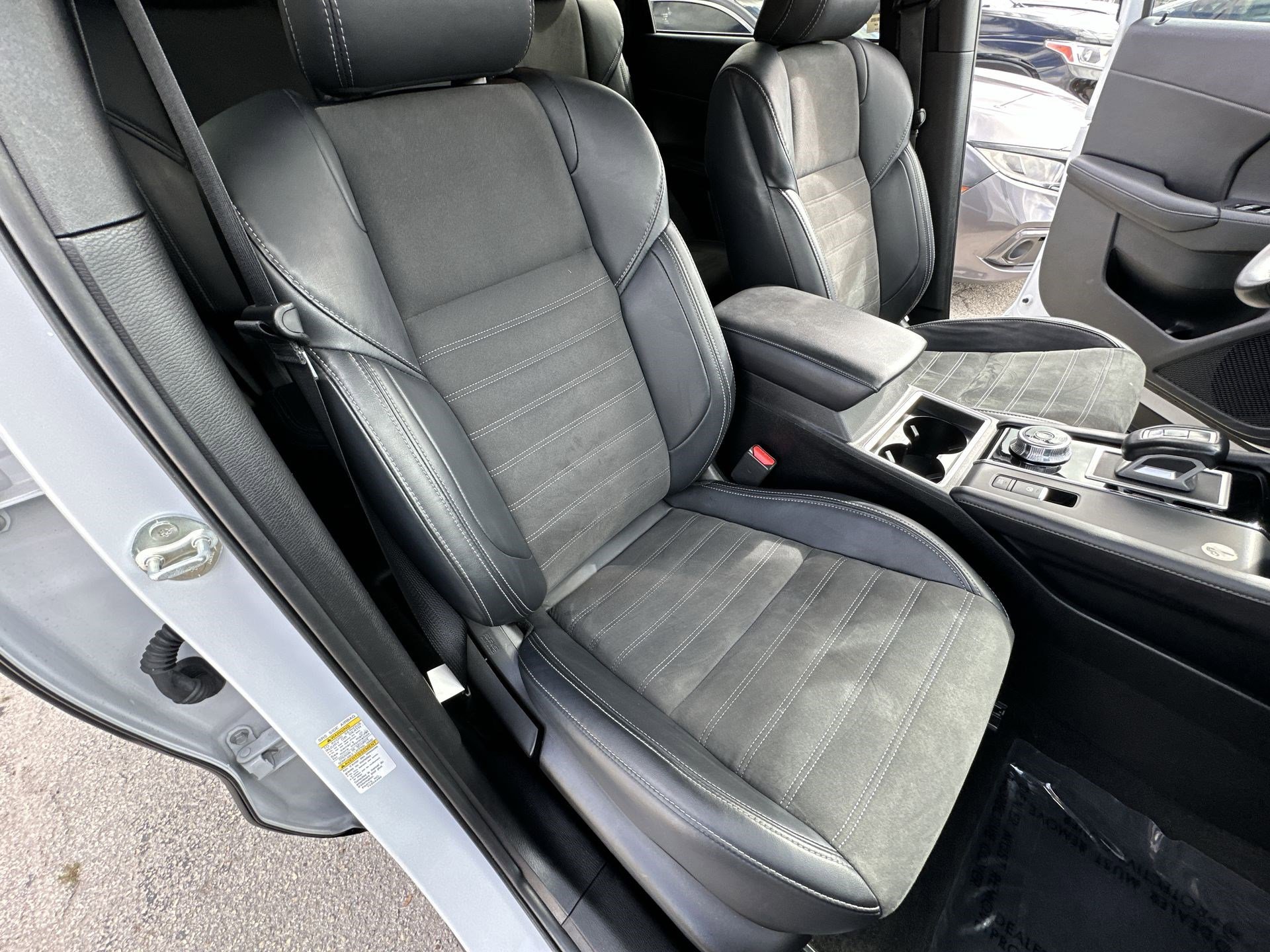 Used 2024 Mitsubishi Outlander SE Black Edition image 28