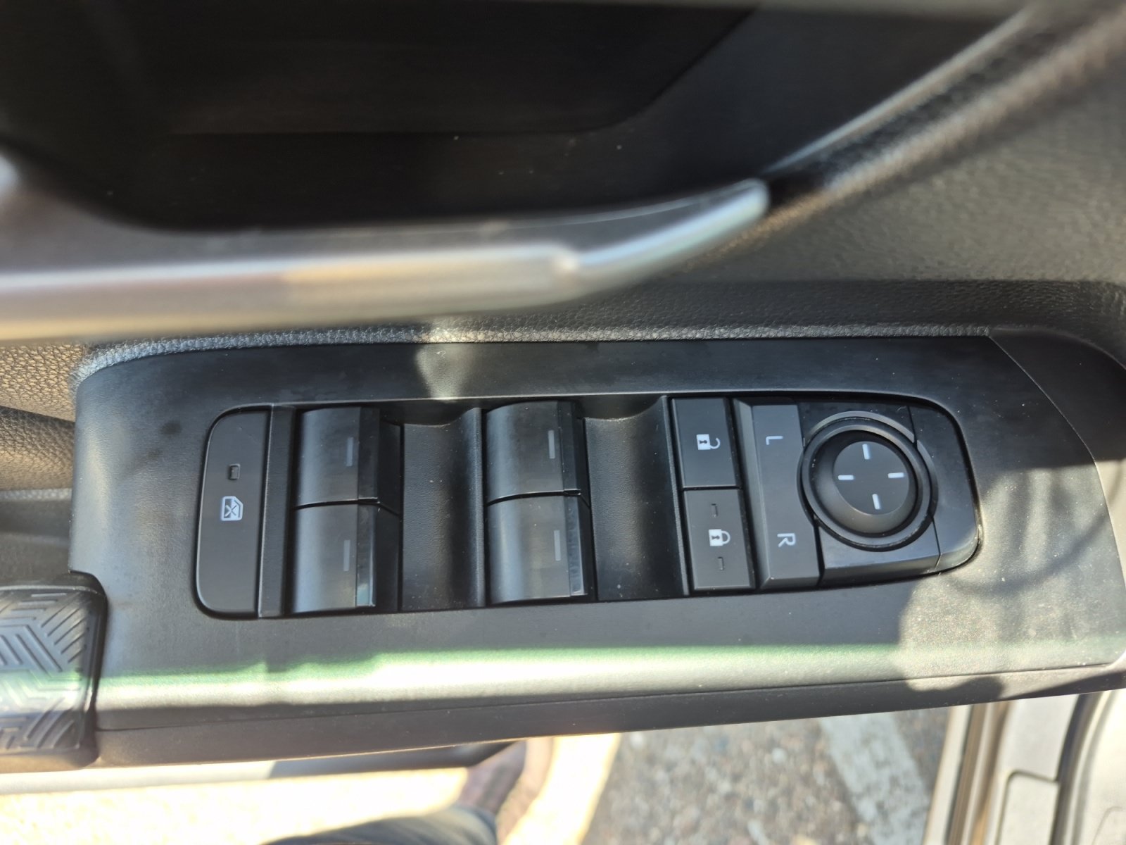 Used 2024 Toyota Tacoma TRD Off-Road AWD/4WD image 15