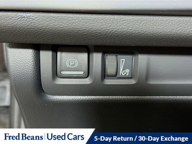 Used 2025 Cadillac XT4 Premium Luxury image 12