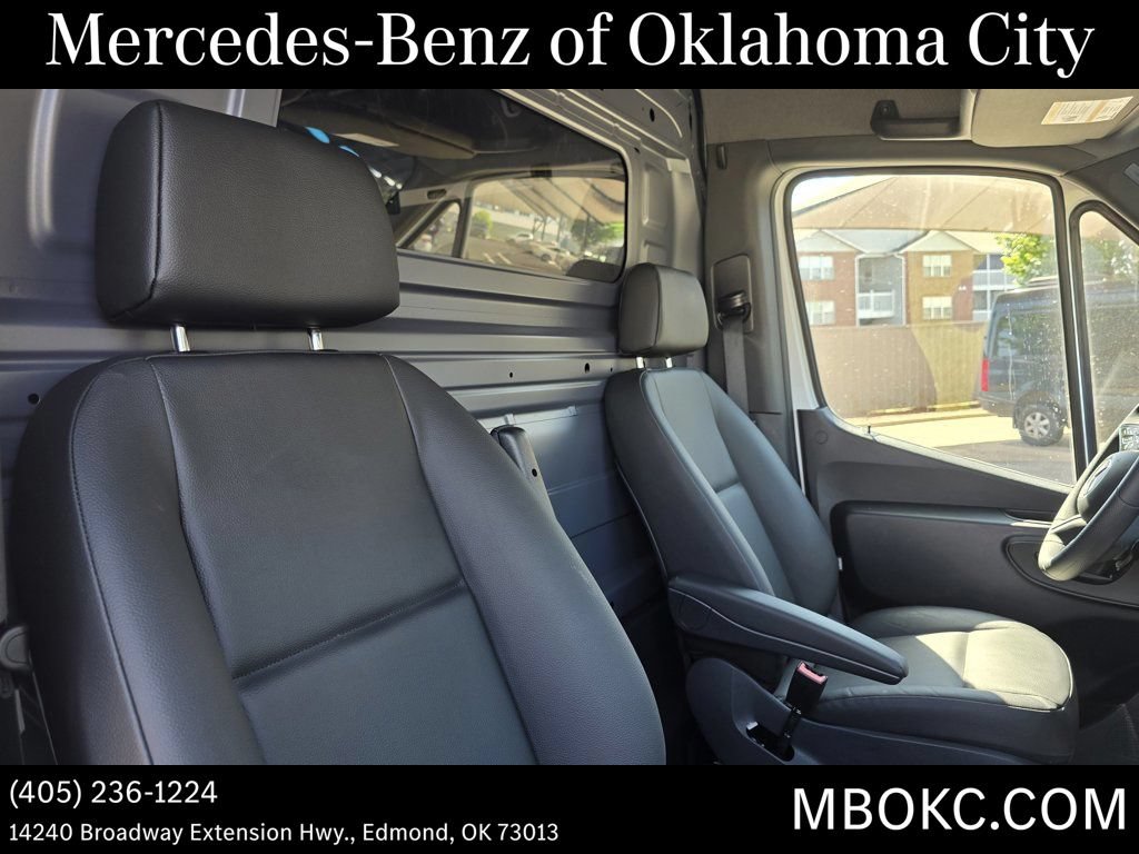 Used 2025 Mercedes-Benz Sprinter 2500 image 10