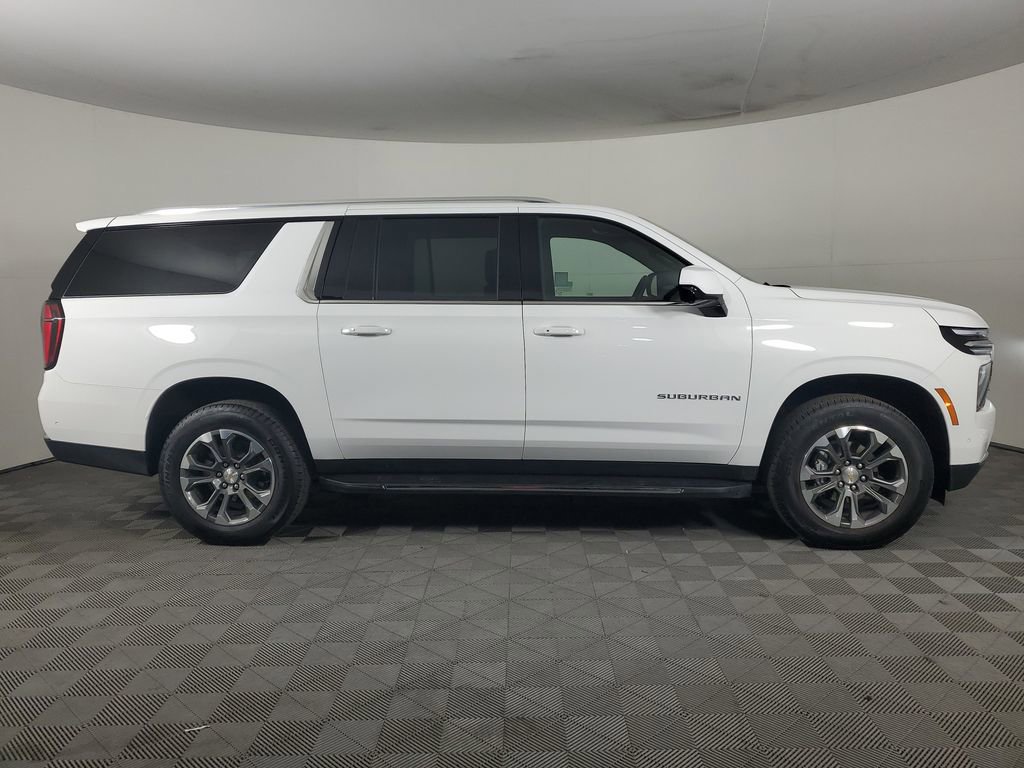 Used 2025 Chevrolet Suburban LS image 3