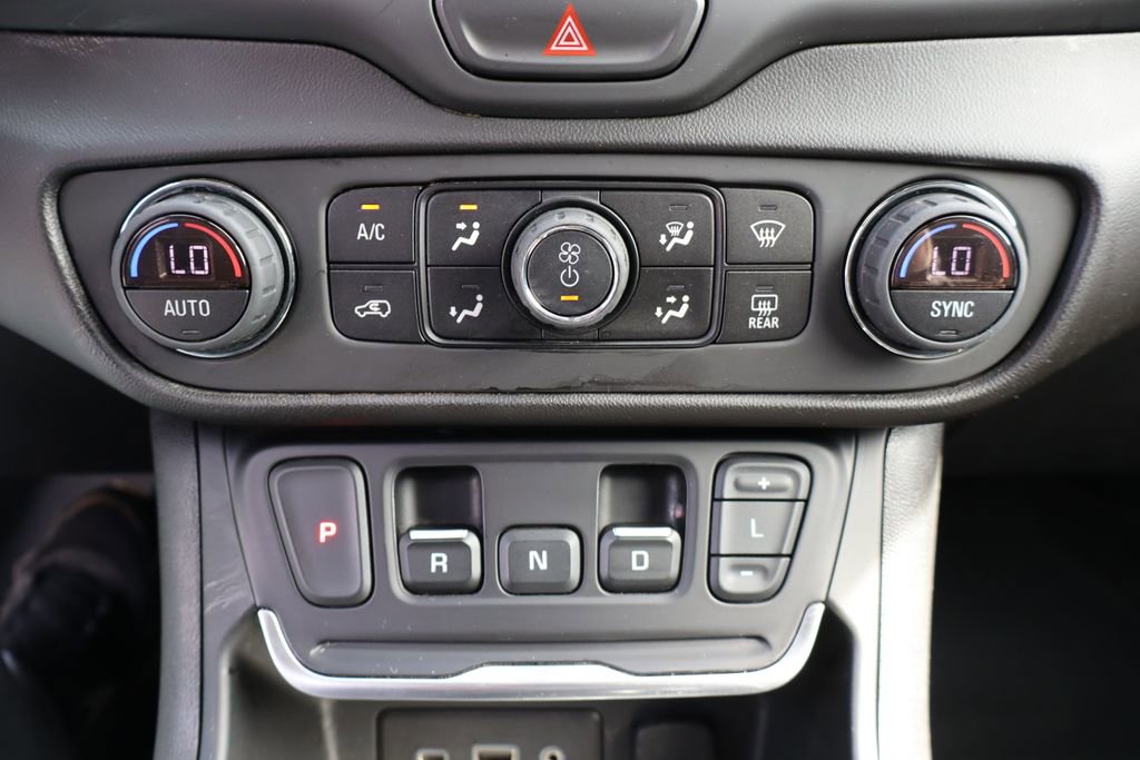Used 2020 GMC Terrain SLE w/ Driver Convenience Package image 23