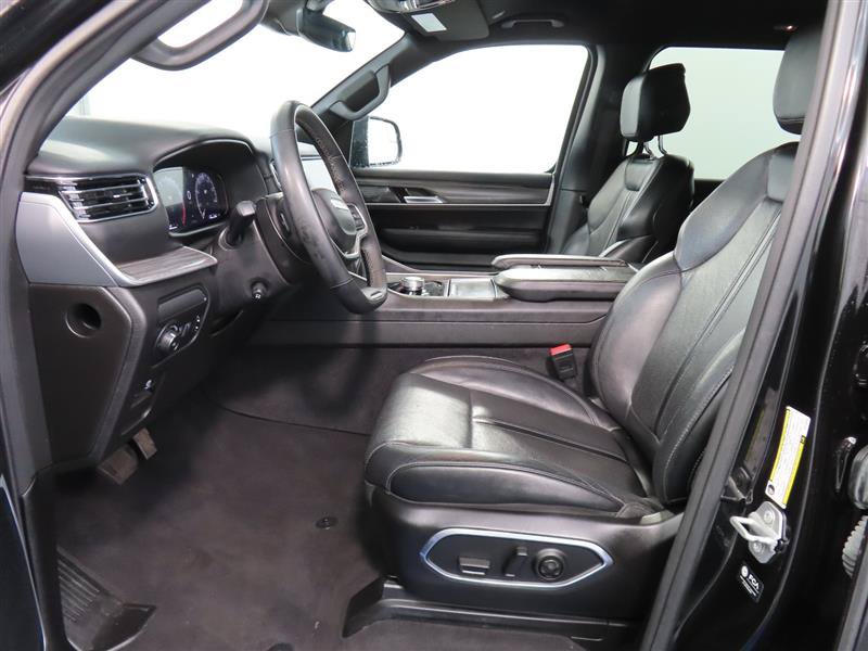 Used 2024 Jeep Wagoneer L Series III w/ Flexible Seating Group AWD/4WD image 11