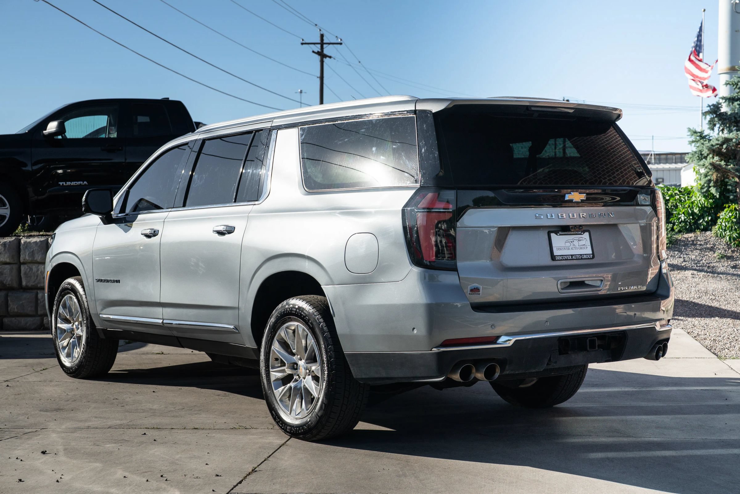 Used 2025 Chevrolet Suburban Premier AWD/4WD image 5