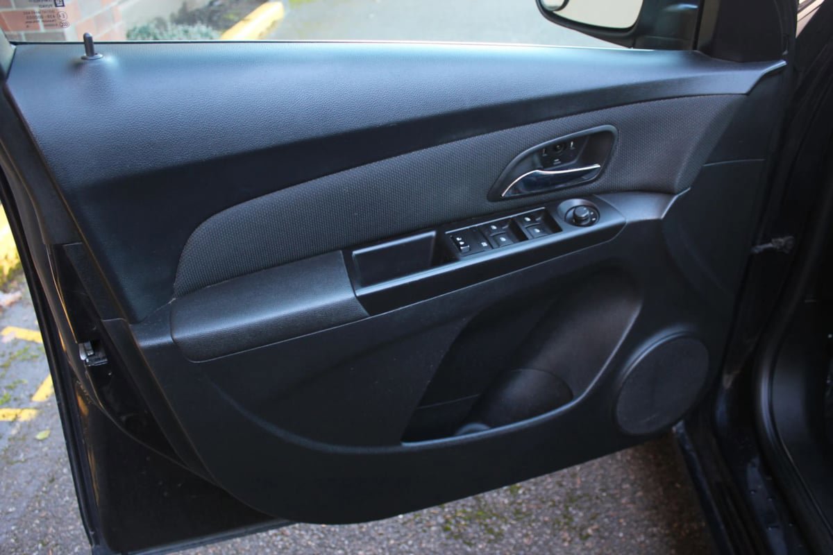 Used 2016 Chevrolet Cruze LT w/ Technology Package image 14