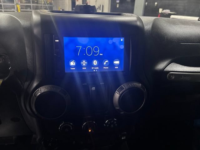 Used 2018 Jeep Wrangler Sport AWD/4WD image 19