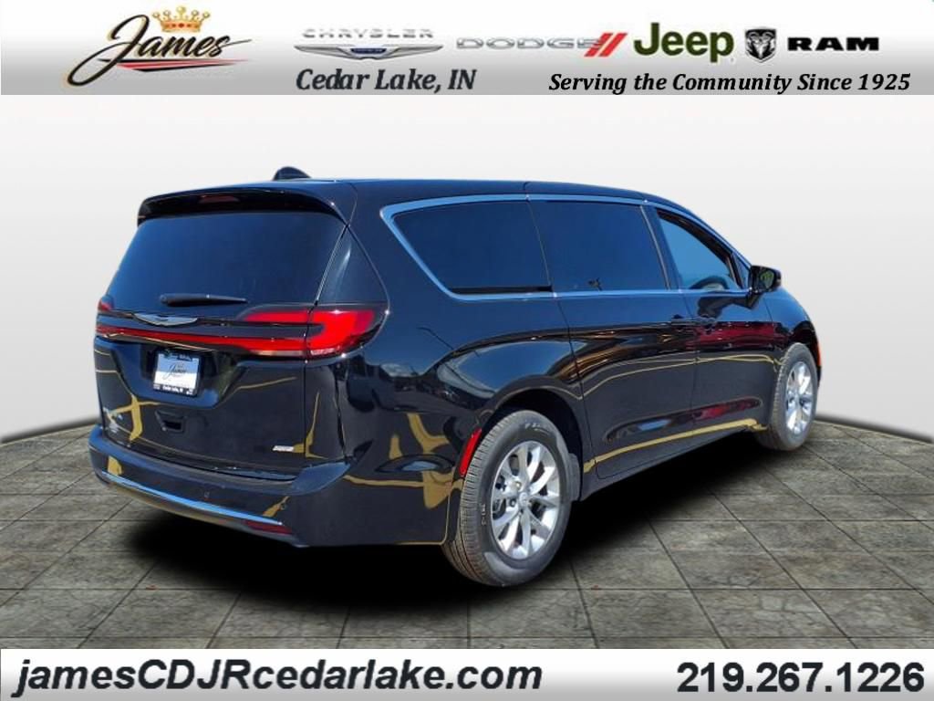 New 2026 Chrysler Pacifica Select image 4