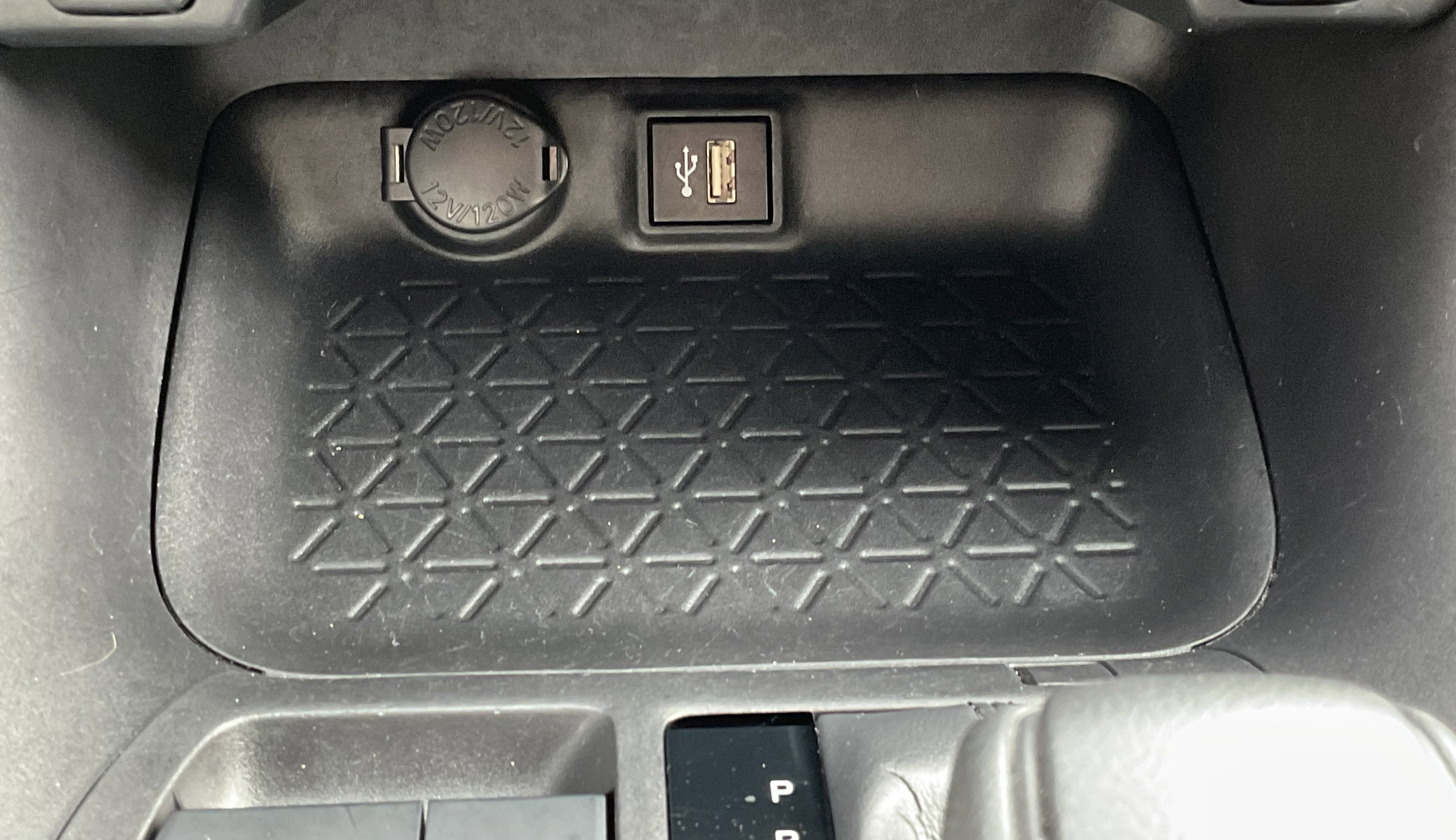 Used 2021 Toyota RAV4 XLE w/ XLE Grade Weather Package AWD/4WD image 17