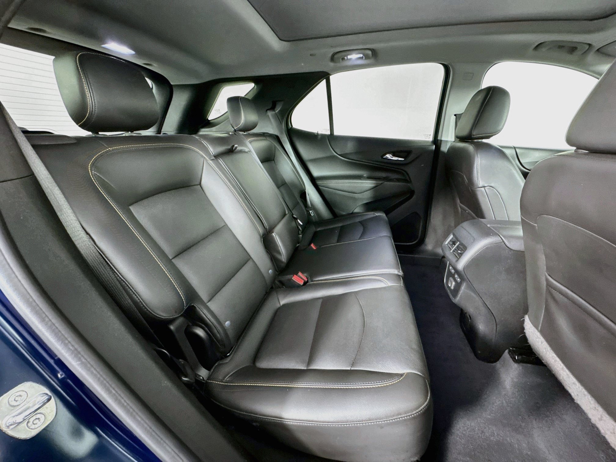 Used 2020 Chevrolet Equinox Premier FWD image 27