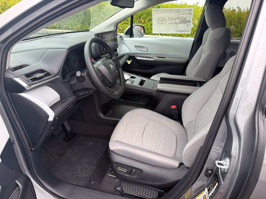 New 2026 Toyota Sienna LE FWD image 10