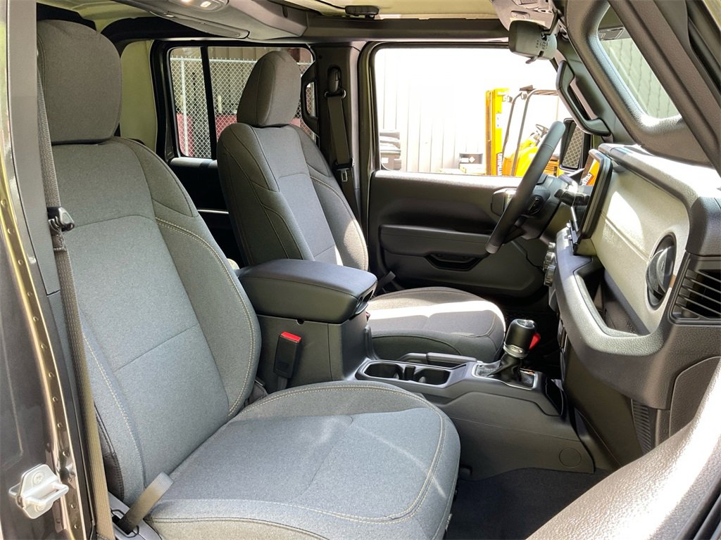 New 2025 Jeep Gladiator Sport image 31