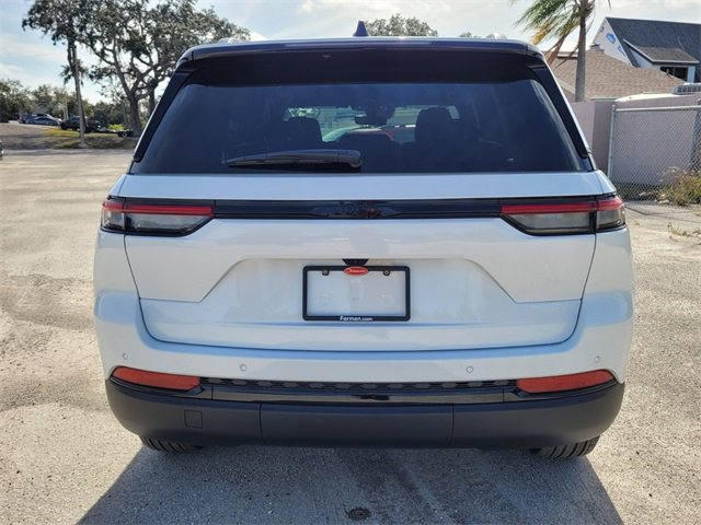 Used 2025 Jeep Grand Cherokee Altitude image 6