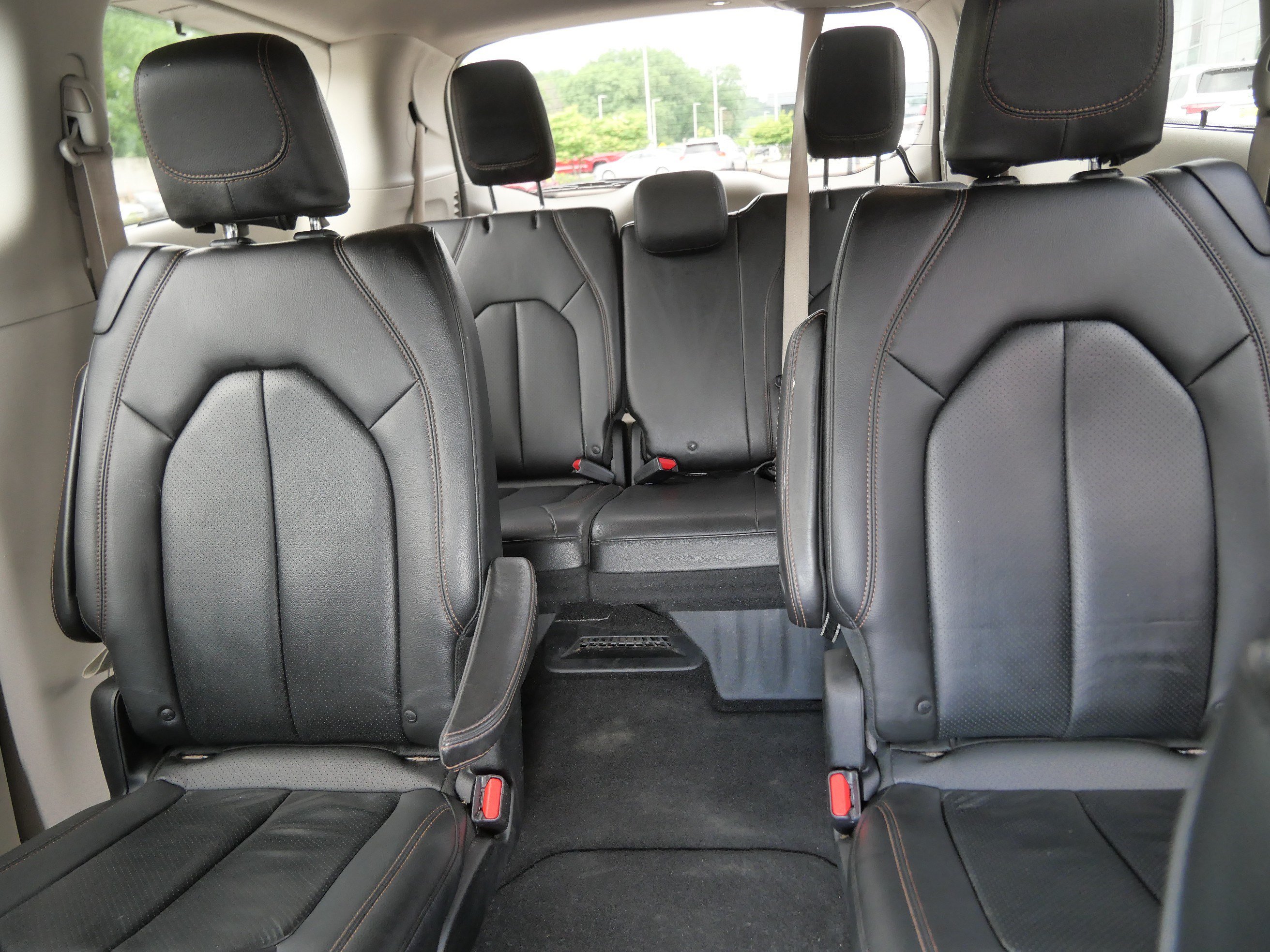 Used 2018 Chrysler Pacifica Touring-L Plus FWD image 13