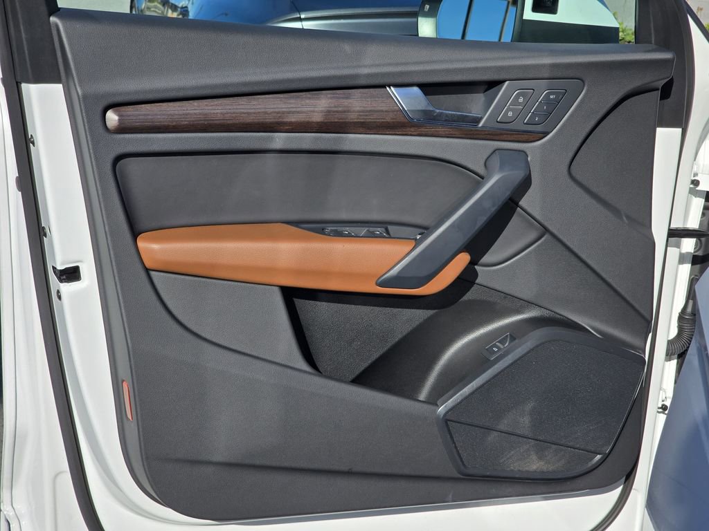 Used 2023 Audi Q5 2.0T Premium w/ Convenience Package image 17