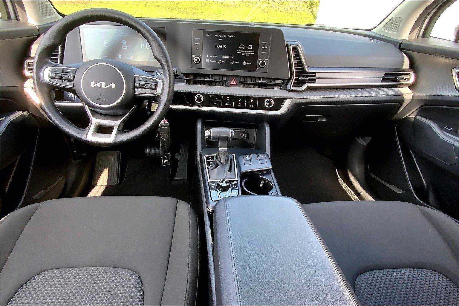 Used 2025 Kia Sportage LX AWD/4WD image 13