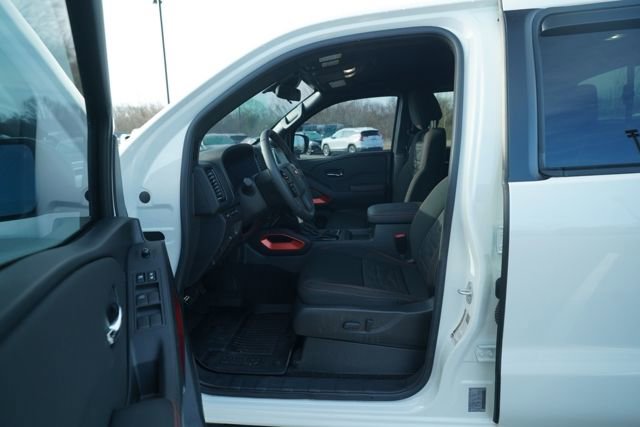 Used 2024 Nissan Frontier PRO-4X w/ Technology Package image 12