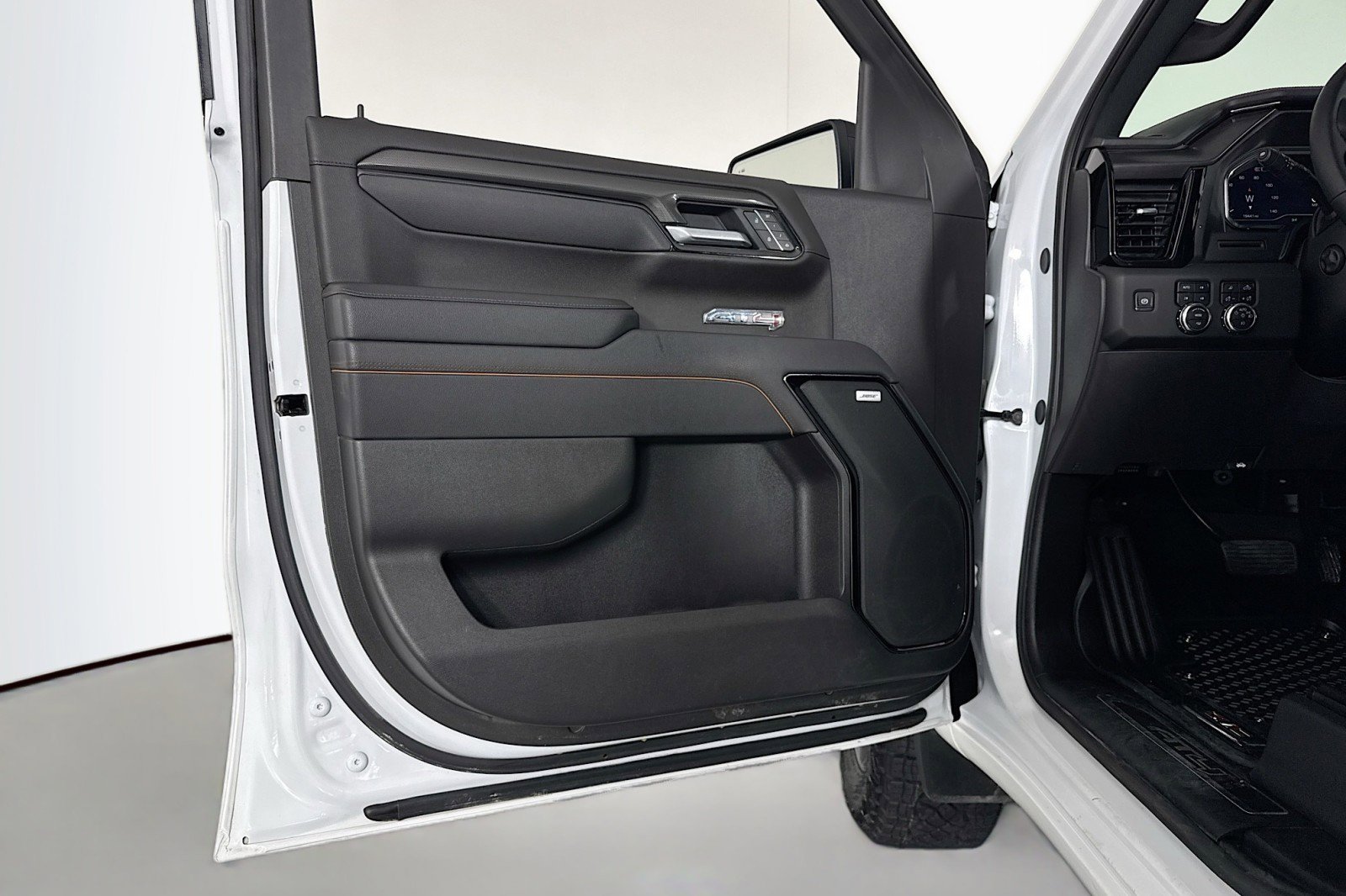 Used 2025 GMC Sierra 1500 AT4 image 21