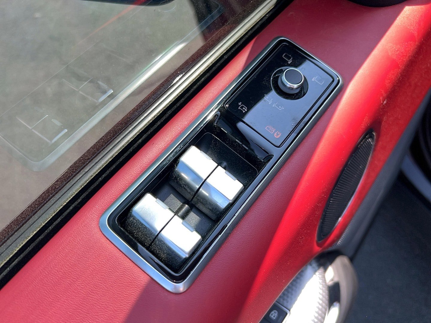 Used 2022 Land Rover Range Rover Sport HST image 13