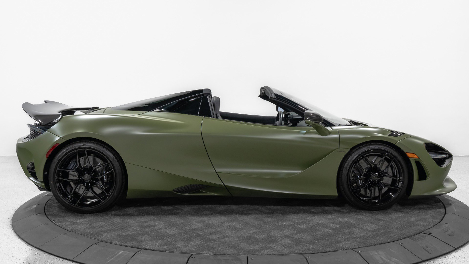 Used 2026 McLaren 750S image 12