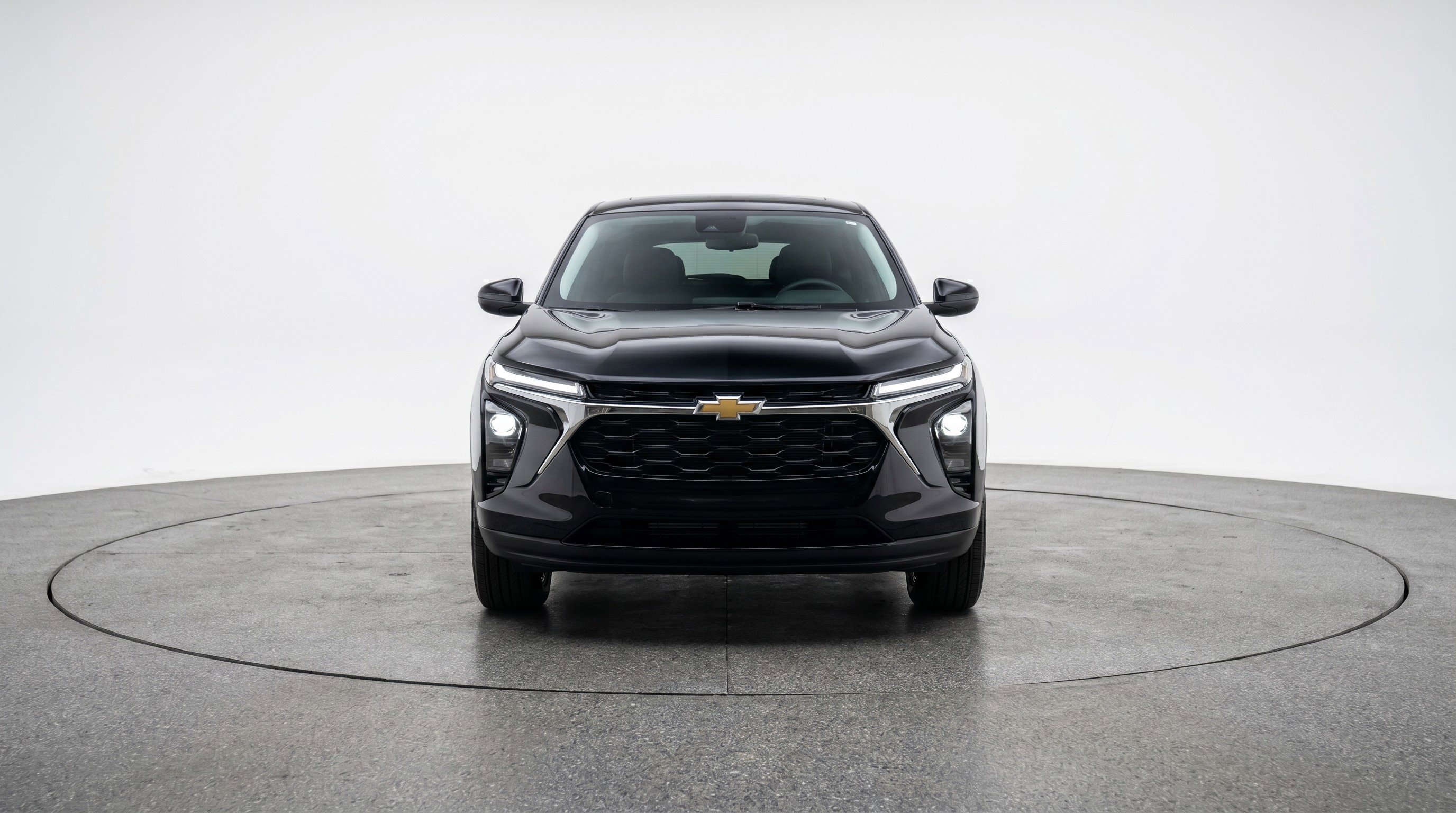 Used 2025 Chevrolet Trax LT FWD image 2