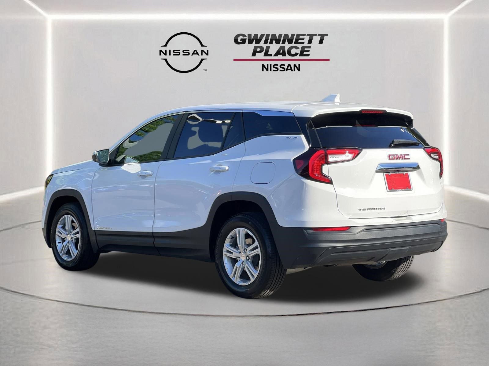 Used 2024 GMC Terrain SLE FWD image 23