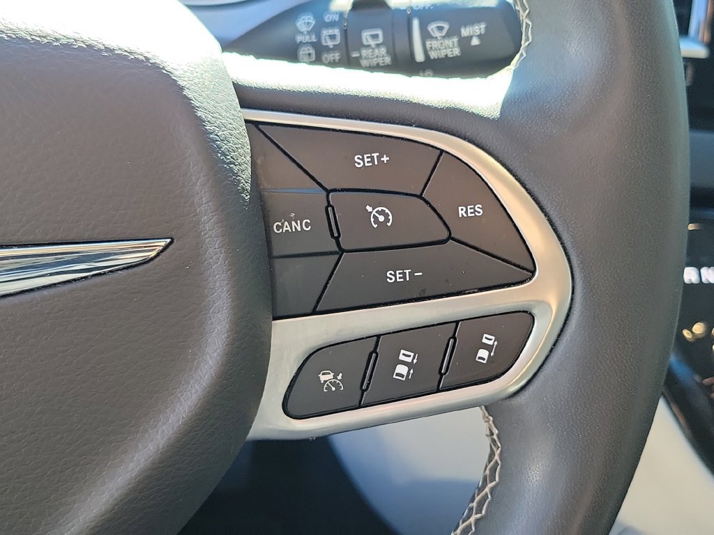 Used 2024 Chrysler Pacifica Touring-L FWD image 36