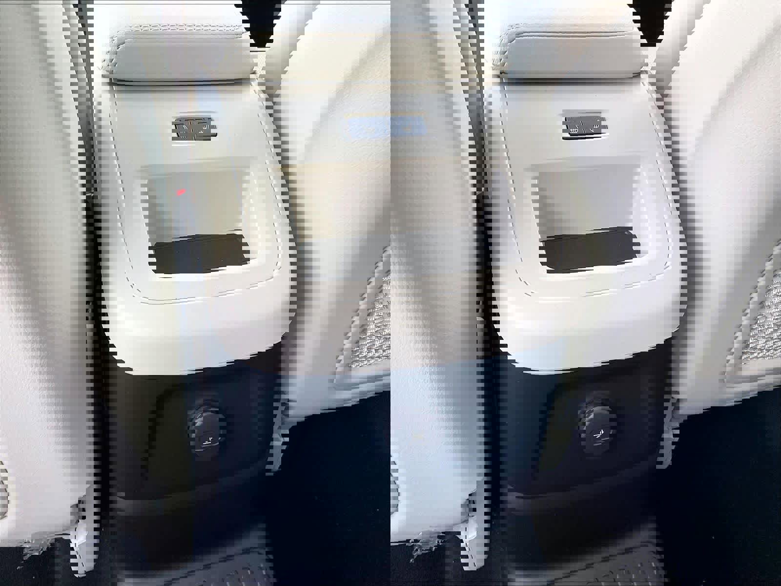 New 2026 Volvo XC60 T8 Ultra w/ Climate Package image 16