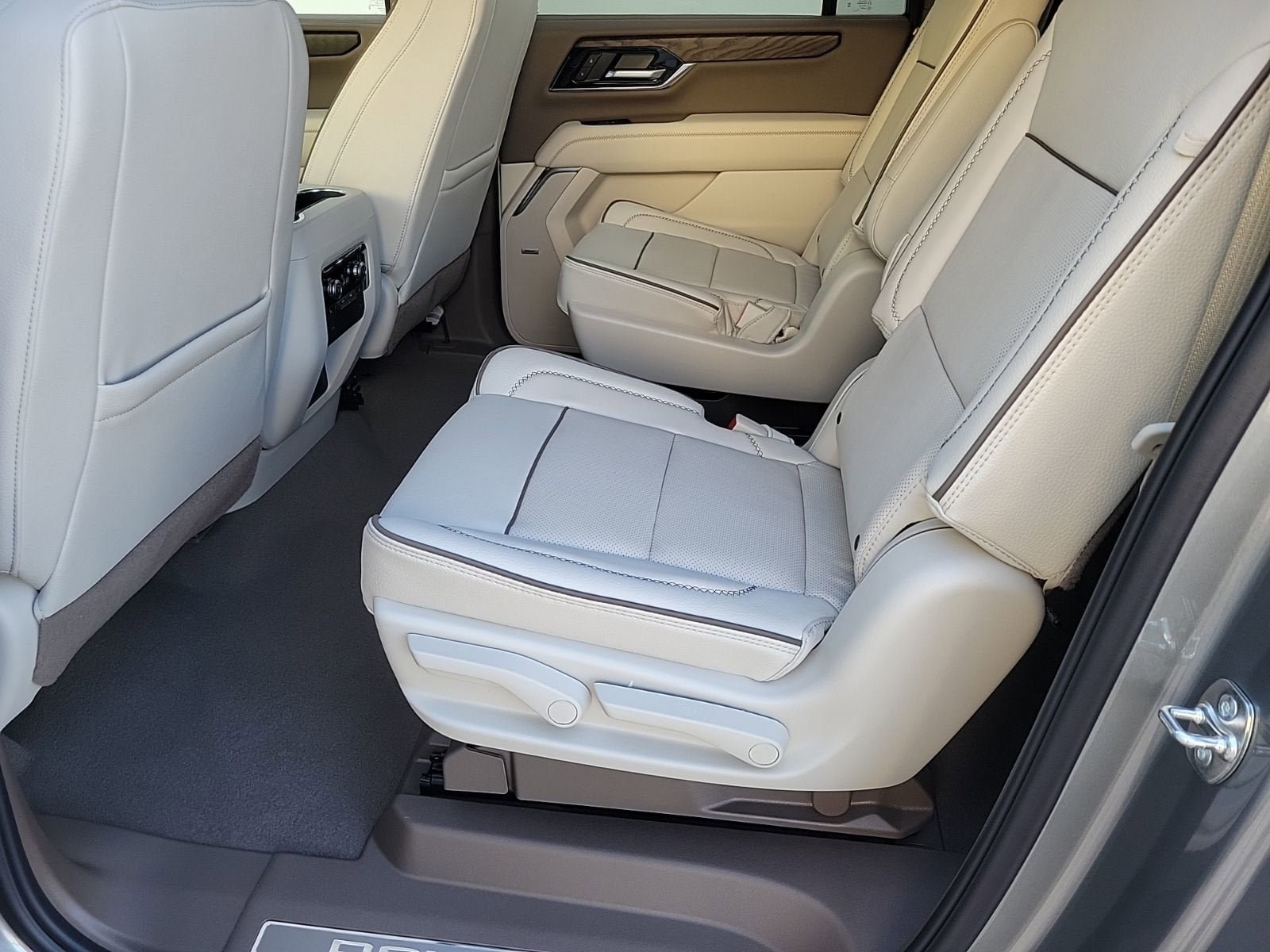 New 2026 GMC Yukon XL Denali RWD image 11