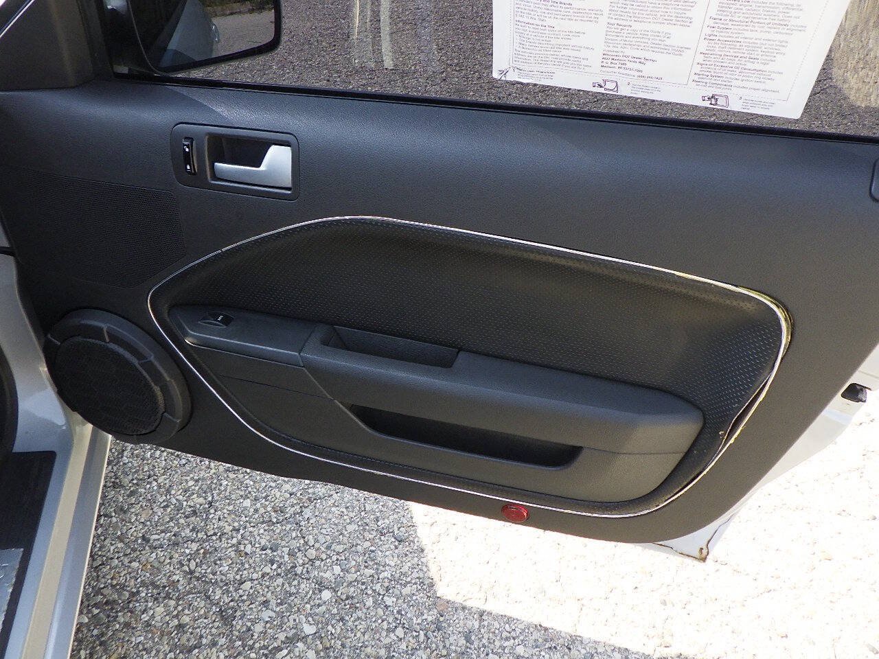 Used 2006 Ford Mustang GT RWD image 13
